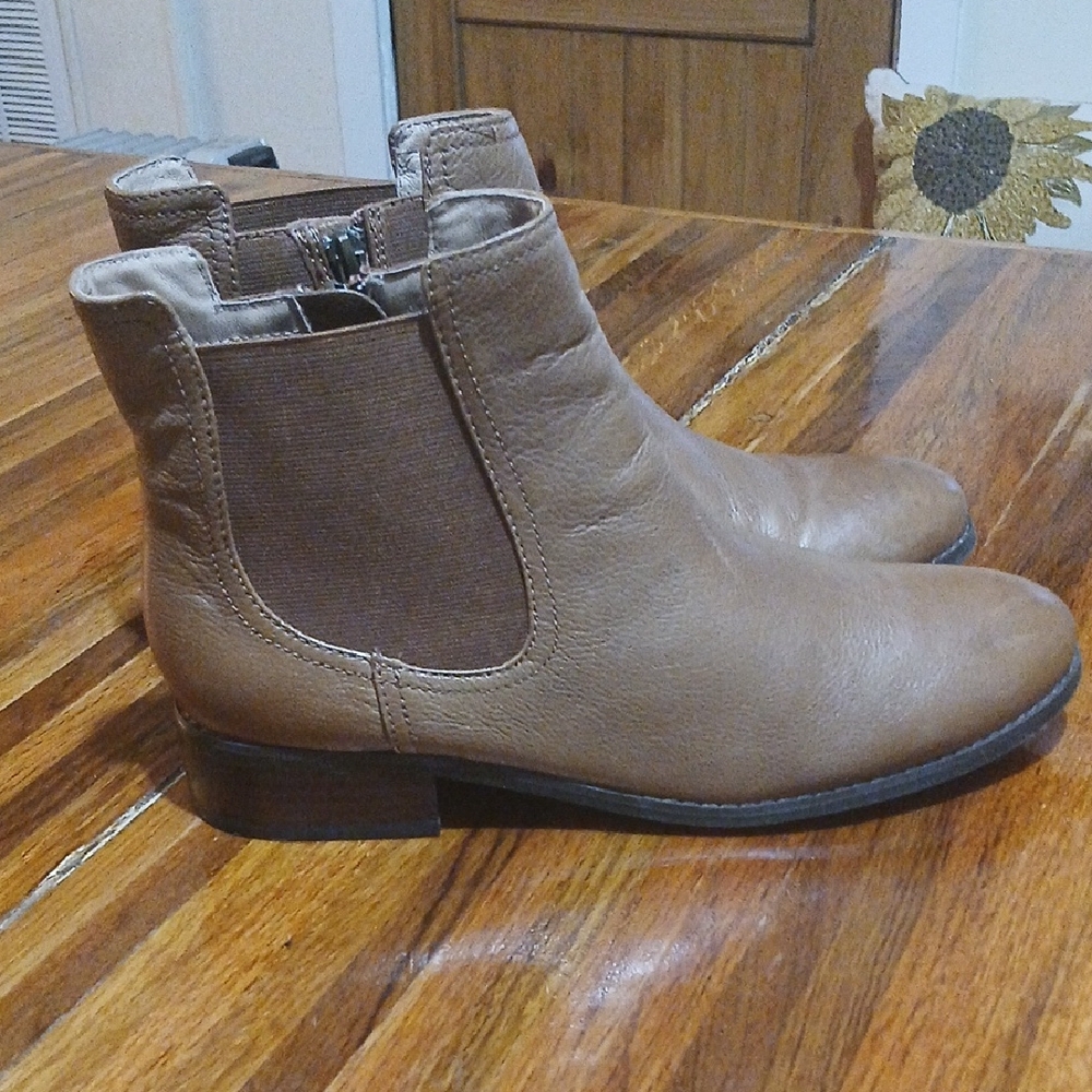 Trotters Leather Side Zip Bootie - 9N